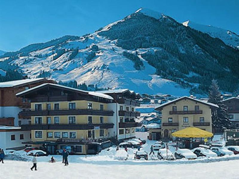 Hotel Alpina Saalbach-Hinterglemm Exterior foto